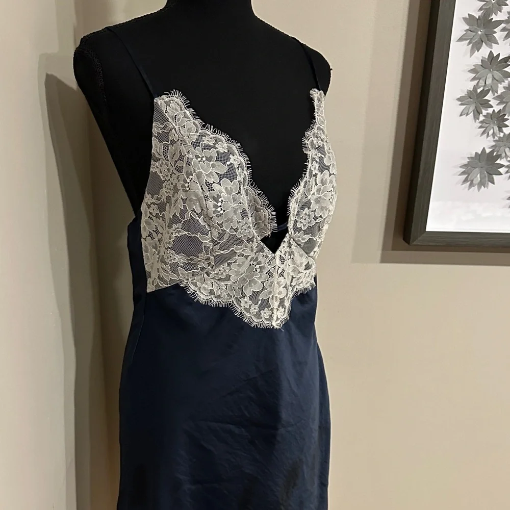 *ABERCROMBIE & FITCH* Navy Slip Dress w/ White Lace Bodice Size Medium Tall - Picture 3 of 8
